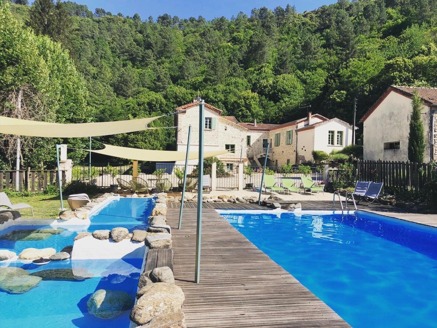 Chateau Du Fraissinet, 6 Gites Sleeping 2-8 Guests, Pool And River On Site La Tronche  Extérieur photo