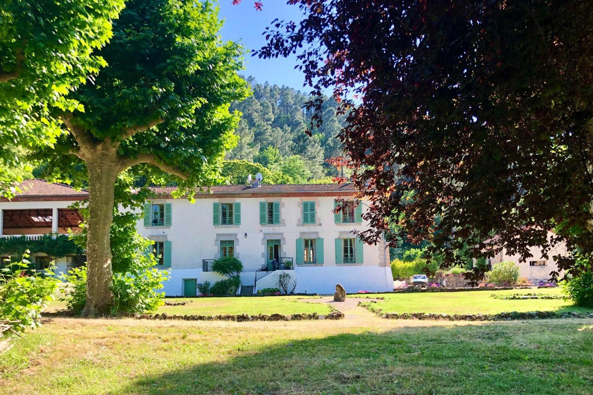 Chateau Du Fraissinet, 6 Gites Sleeping 2-8 Guests, Pool And River On Site La Tronche  Extérieur photo