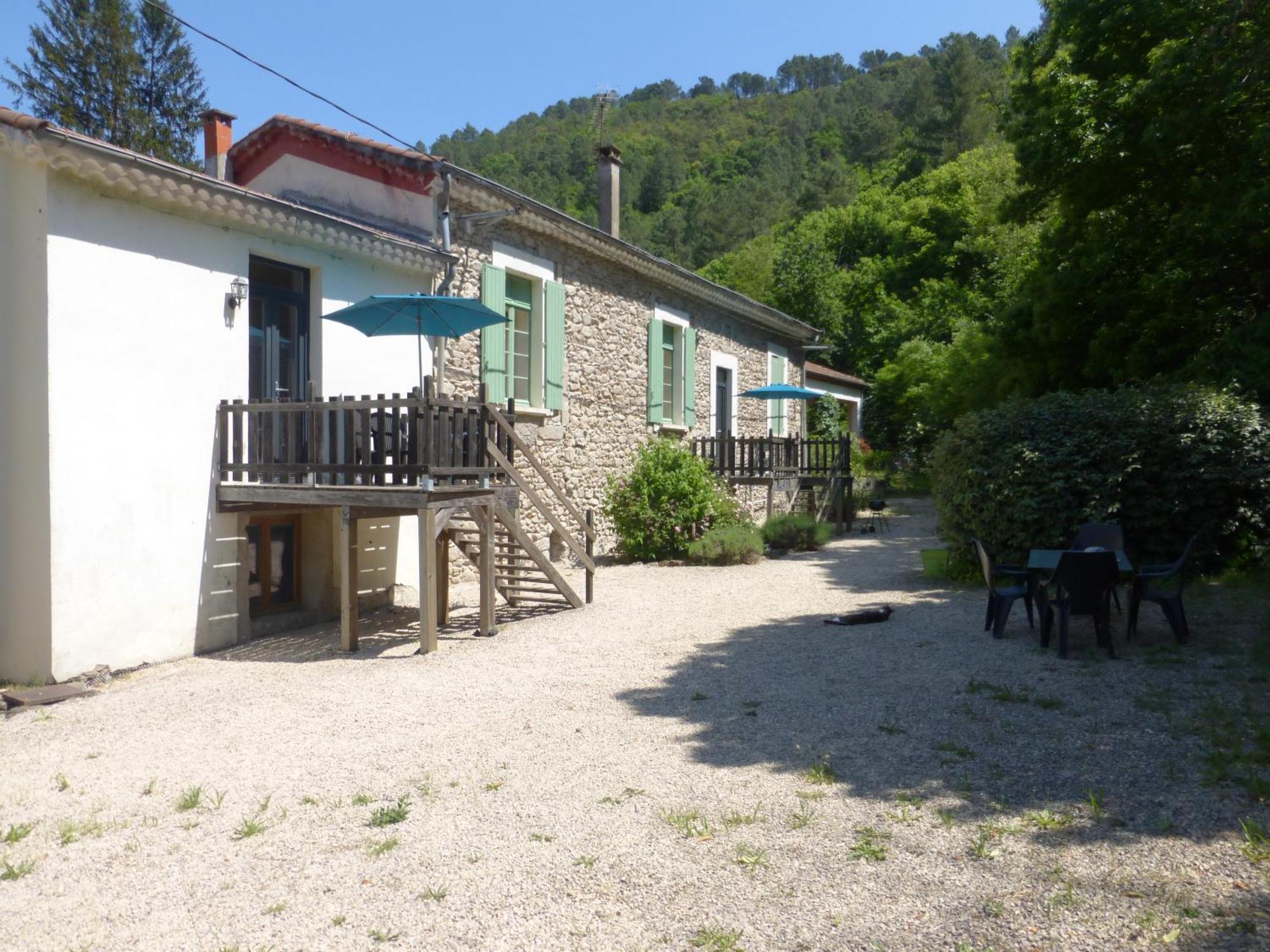 Chateau Du Fraissinet, 6 Gites Sleeping 2-8 Guests, Pool And River On Site La Tronche  Extérieur photo